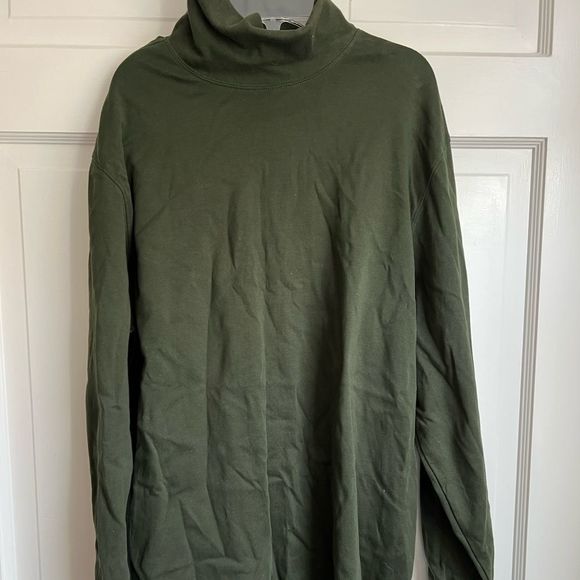 L.L. Bean Tops - LL Bean olive green long sleeve turtleneck - size XL!
